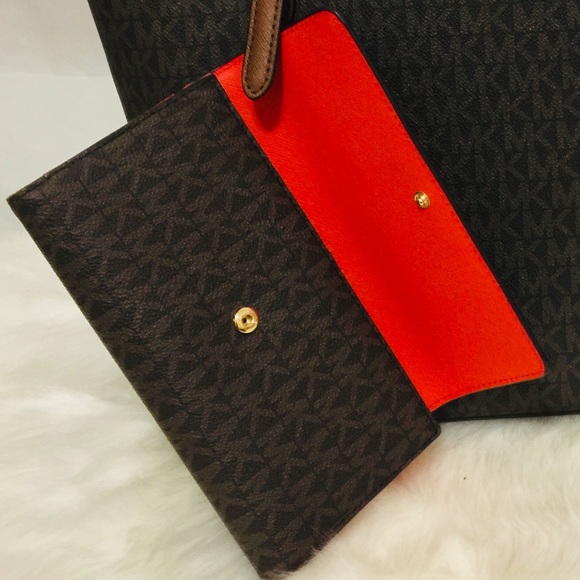 Michael Kors Handbags - NWT Michael Kors Trifold Brown Wallet